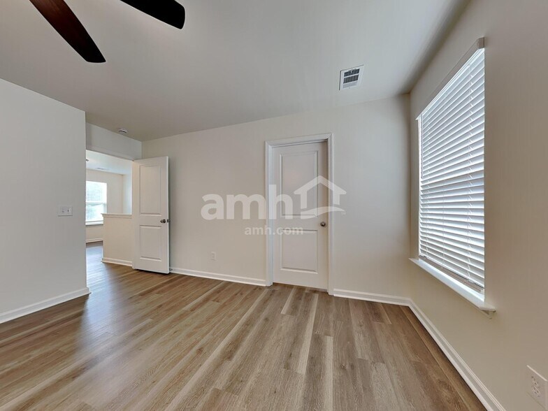 Building Photo - 202 Bellflower Cir