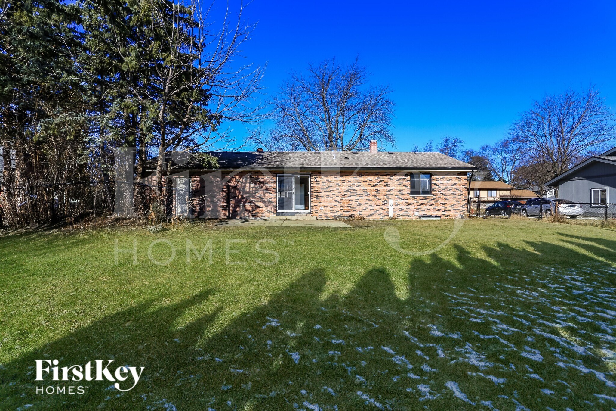 Building Photo - 915 Camelot Dr