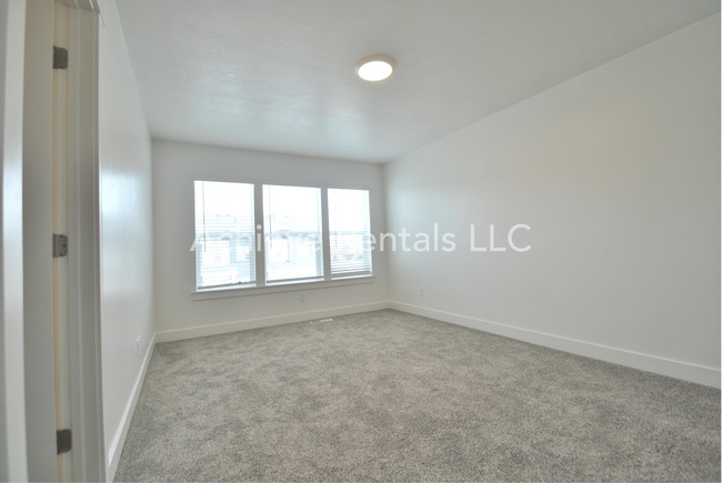 Building Photo - 1219 W 1870 S