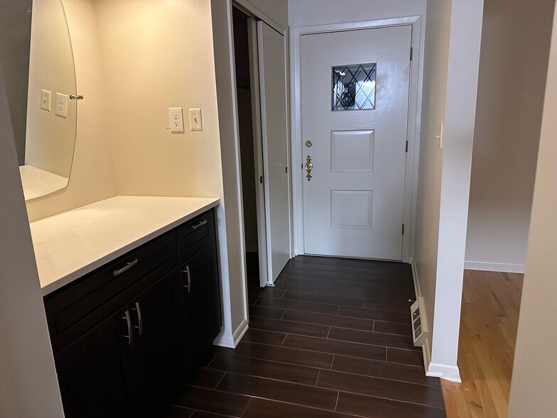 Building Photo - 9574 Idlewood Dr