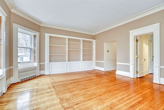 Building Photo - 987 East Ave