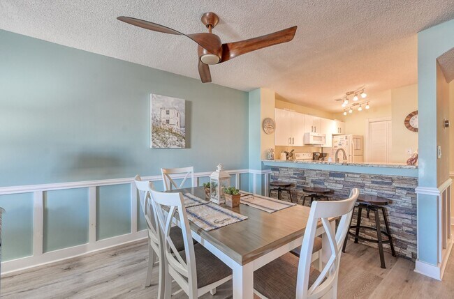 Building Photo - PRICE JUST REDUCED! FURNISHED OFF-SEASON MONTHLY RENTAL AVAILABLE NOW