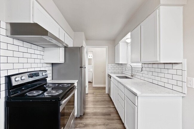 Building Photo - 10112 E Broadway Ave