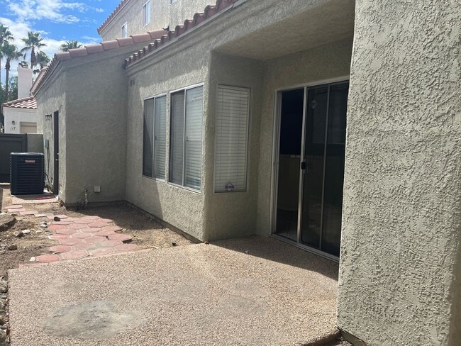 Building Photo - 2BD/ 3BTH TOWNHOUSE EAST PALMDALE