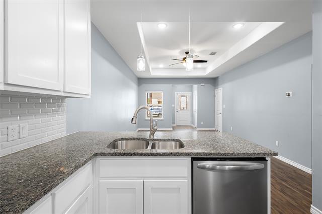 Building Photo - 652 River Garden Dr