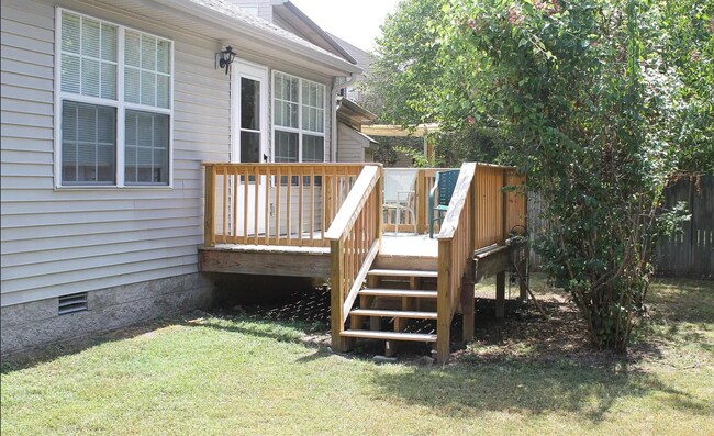 Building Photo - 3 Bedroom Hendersonville Ranch