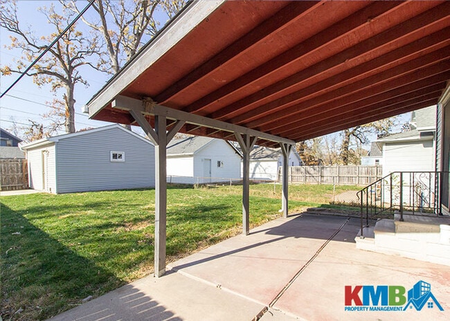 Building Photo - 839 14th St NE