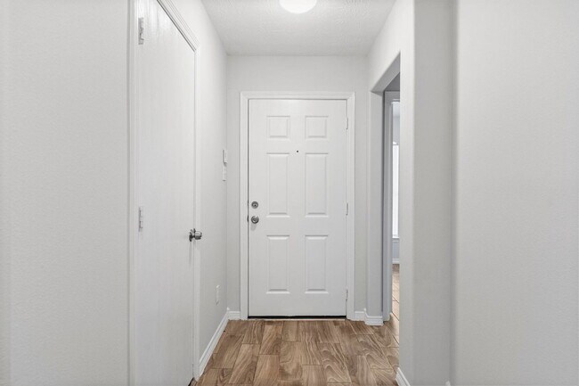 Building Photo - 5041 Willow Point Dr