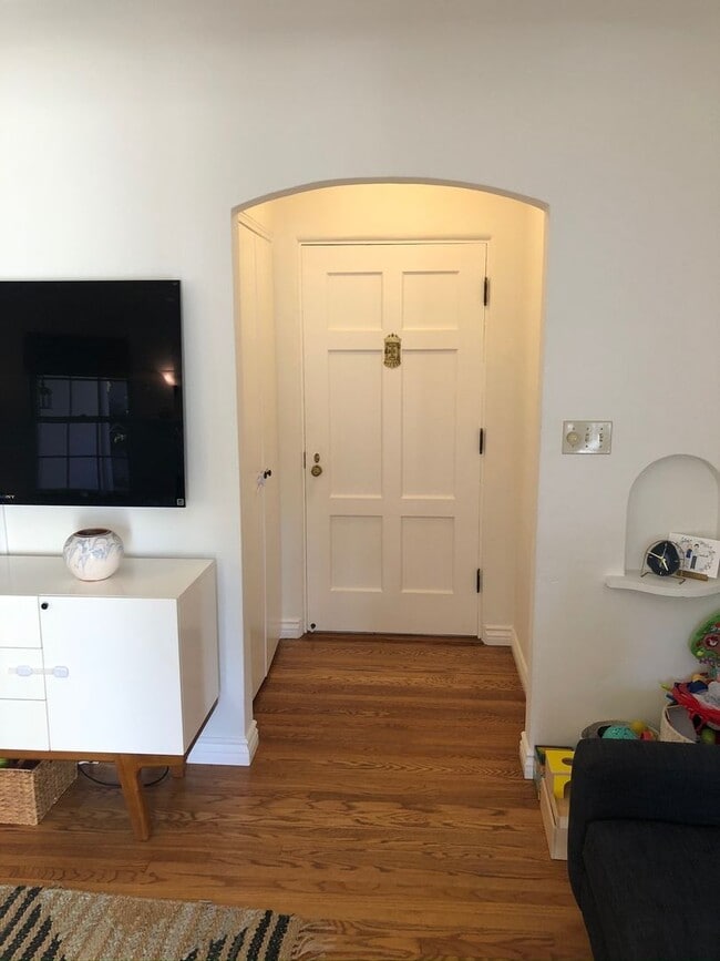 Building Photo - Valmonte Beauty 2 Bedroom Beautiful Home  on Corner Lot with Huge yard