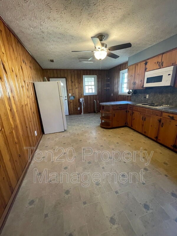 Building Photo - 411 20th Ave