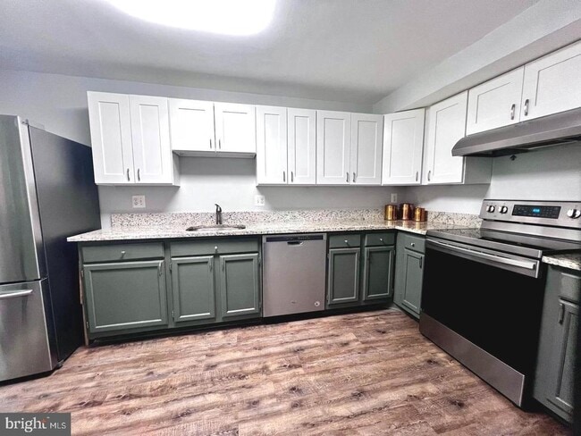 Building Photo - 33 Devon Ct