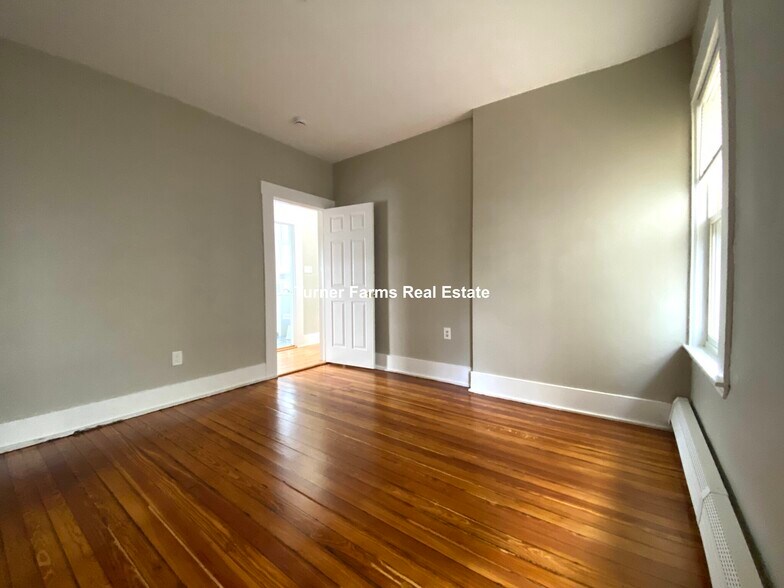 Building Photo - 6 Bowdoin St