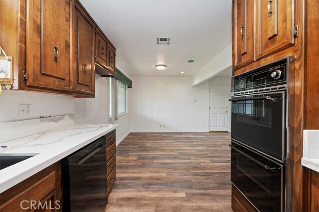 Building Photo - 15833 Ridgeway Ave