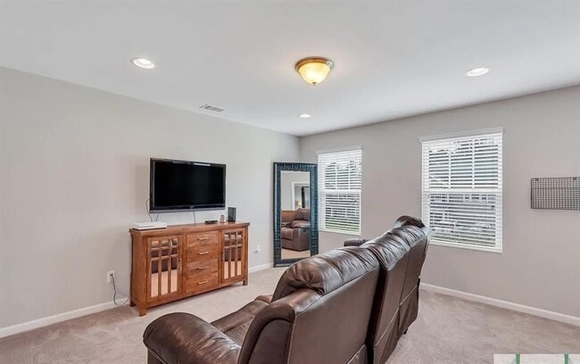 Building Photo - 365 Southwilde Way