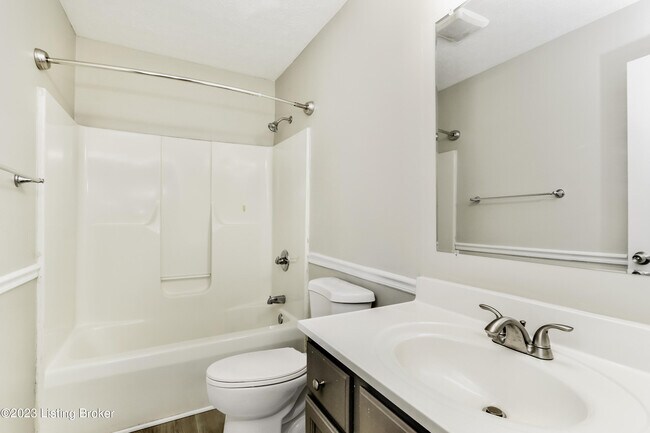 Building Photo - 10418 Pinoak View Dr