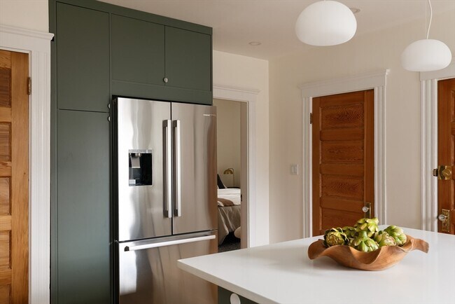 Building Photo - 250 Walden St