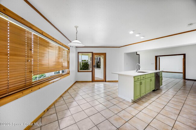 Building Photo - 485 N Shore Dr