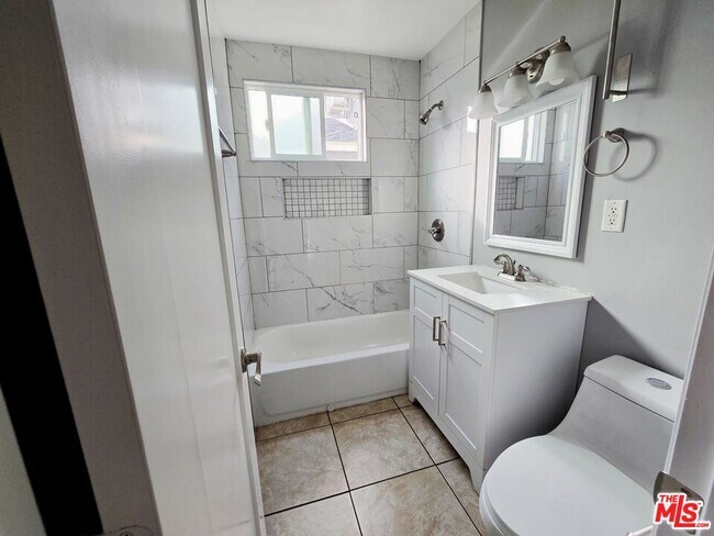 Building Photo - 7419 Woodley Ave