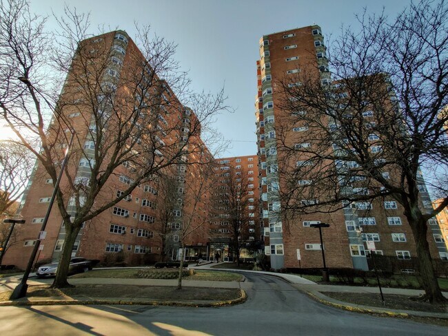 Primary Photo - 4980 N Marine Dr