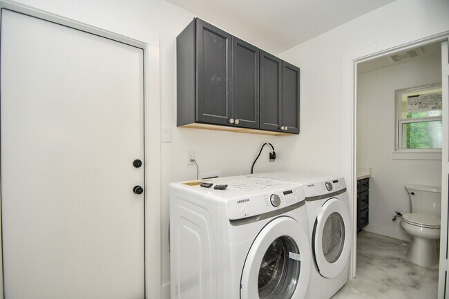 Building Photo - 6914 Evergreen St