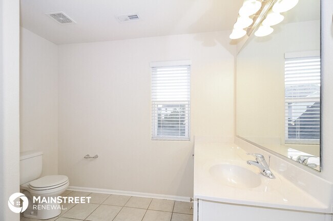 Building Photo - Your Dream Home Awaits!