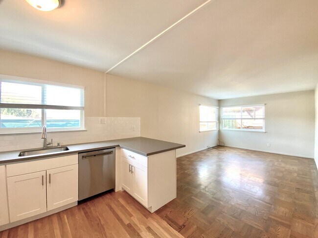 Building Photo - REMODELED KITCHEN! Storage, Parking Available, On-Site Laundry!