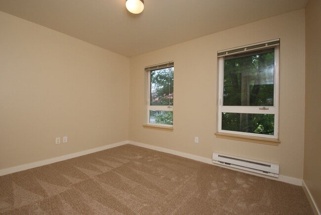 Building Photo - 4902 Aurora Ave N