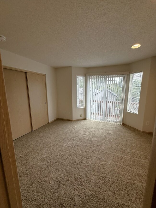 Building Photo - 4466 NE Nicholson Loop