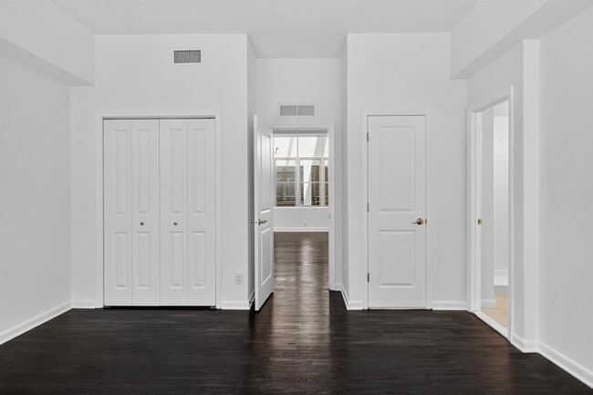 Building Photo - 357 Varick St