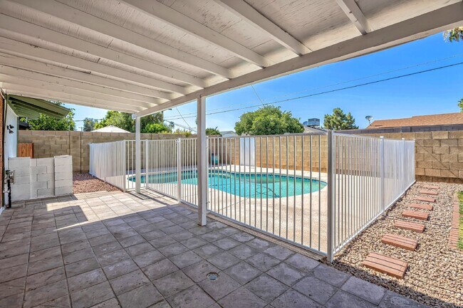 Building Photo - Lovely Old Town Scottsdale rental with private pool!