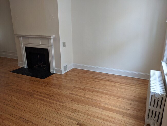 Building Photo - 1223 33rd St NW