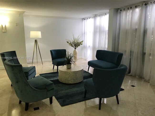 Building Photo - 1000 Parkview Dr