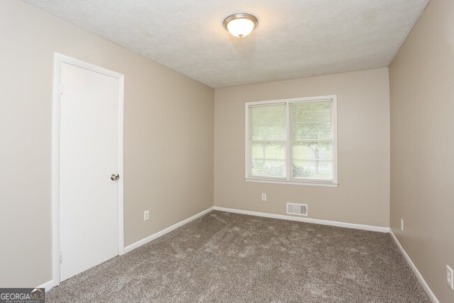 Building Photo - 2609 Farn Dr