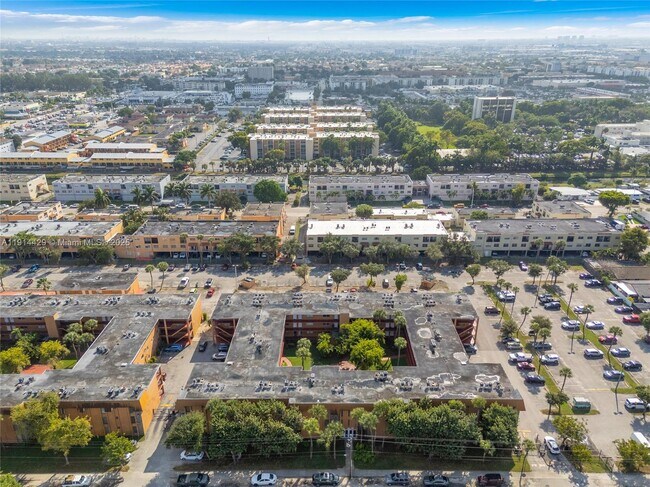 Building Photo - 1330 W 54th St