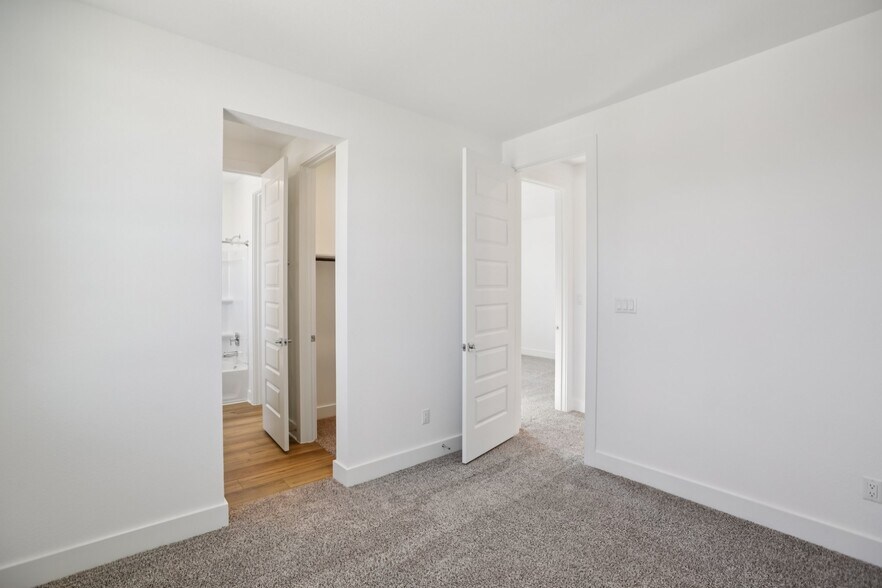 Building Photo - 1104 Yaupon Holly Dr