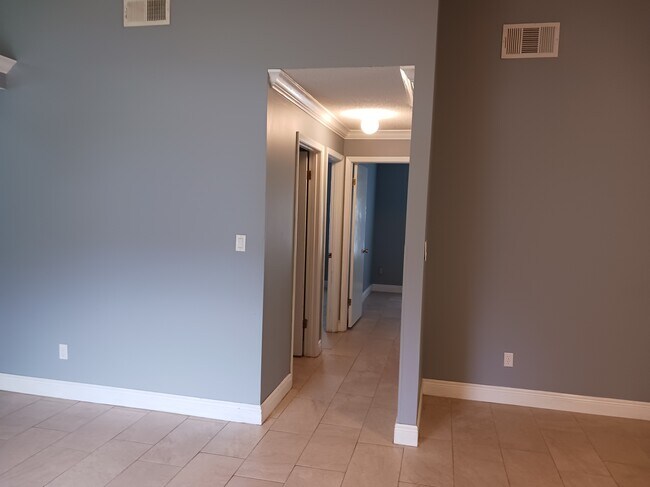 Building Photo - 10602 Whitestone Ct