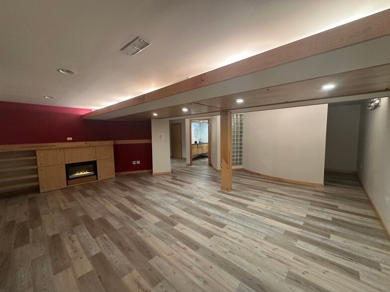 Building Photo - 909 S Midvale Blvd