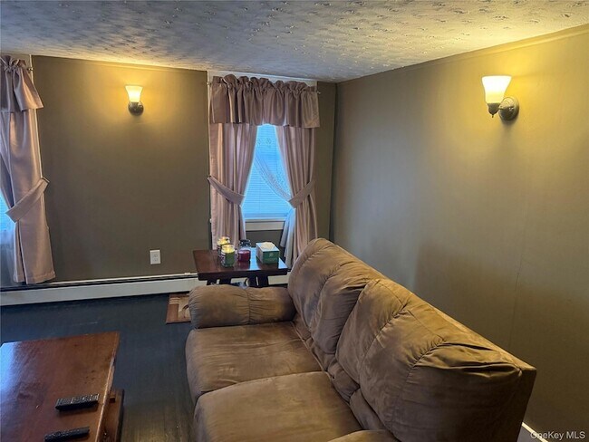 Building Photo - 6 Glenmere Ave