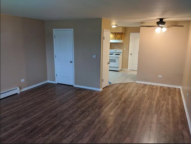 Building Photo - 1101 Holiday Ln