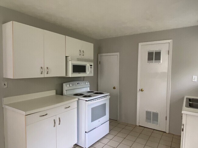 Building Photo - 2 Bedrooms, 1 Bathroom - Centre, AL Apartment