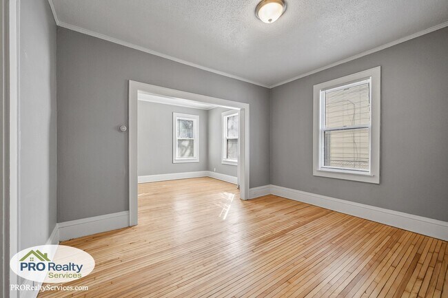 Building Photo - 3 Bedroom Home in South Minneapolis