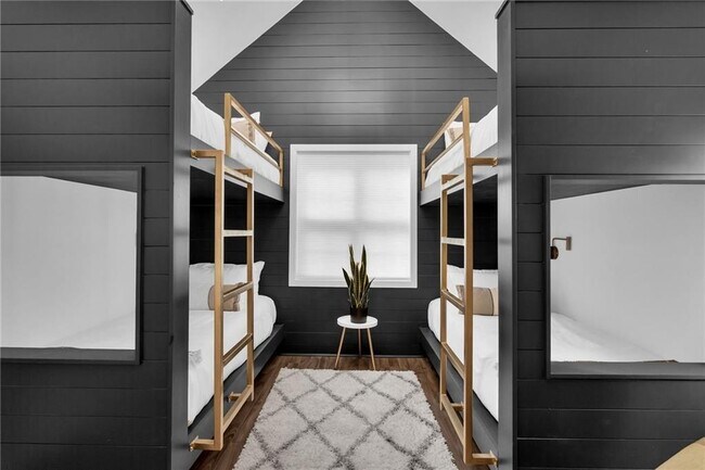 Building Photo - 3882 The Ascent NE