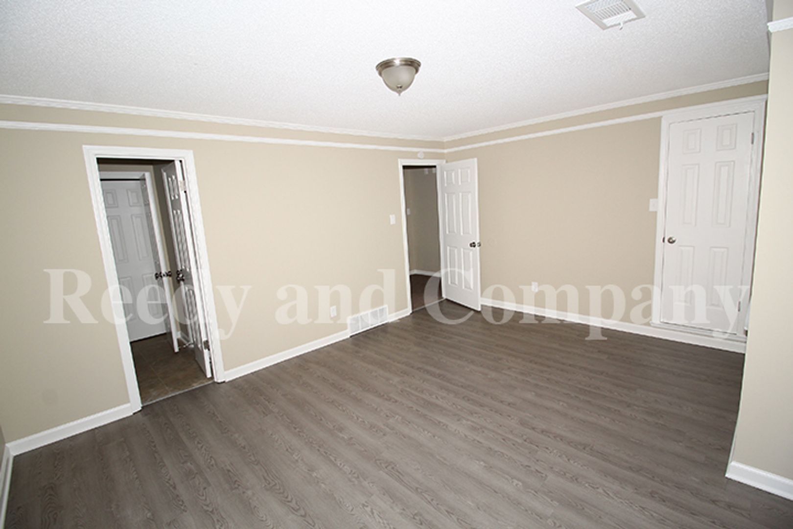 Building Photo - 5875 Jardin Pl