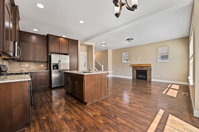 Building Photo - Close proximity to Old Mill District and downtown