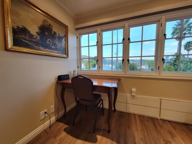 Building Photo - 360 Aster St