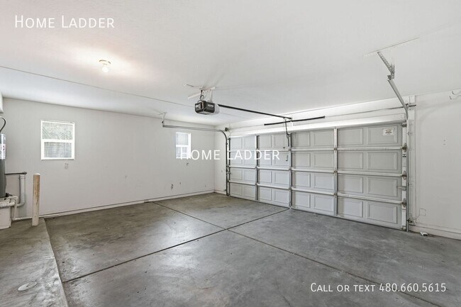 Building Photo - 9233 E Neville Ave