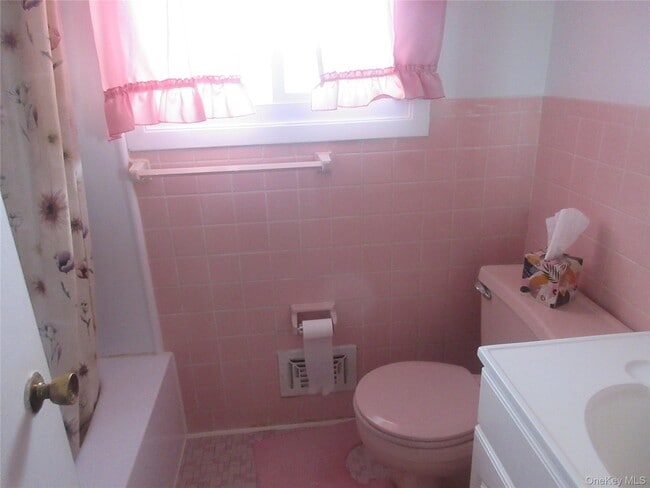 Building Photo - 5 Coyne Dr