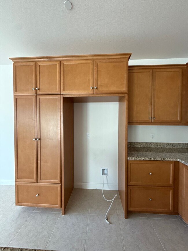 Building Photo - Beautiful Newer Rice Ranch Single Story Ho...