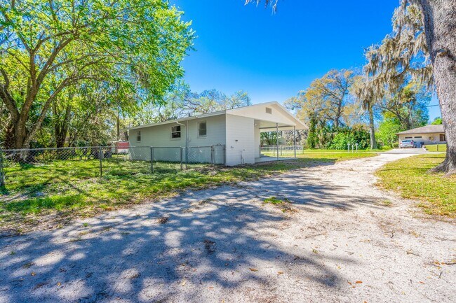 Building Photo - Fully Remodeled 2-Bedroom Home in Prime Or...