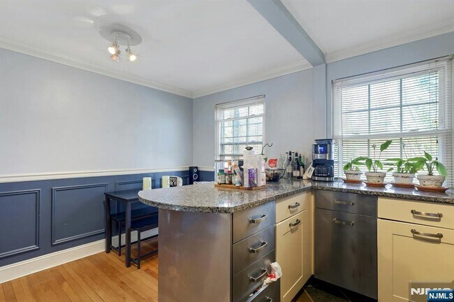 Building Photo - 190 Knickerbocker Rd